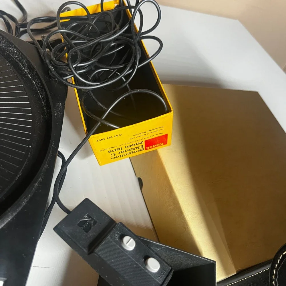 Kodak Carousel 760H Auto-Focus Slide Projector with Ektanar C Zoom Lens & Slides